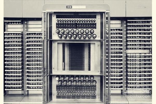 p>第一代计算机基于真空管技术,典型产品有1951生产的univac,由